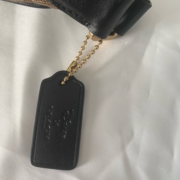 Disney X Coach Limited Edition belt bag with Snow White 🔥SALE🔥 - Picture 4 of 11